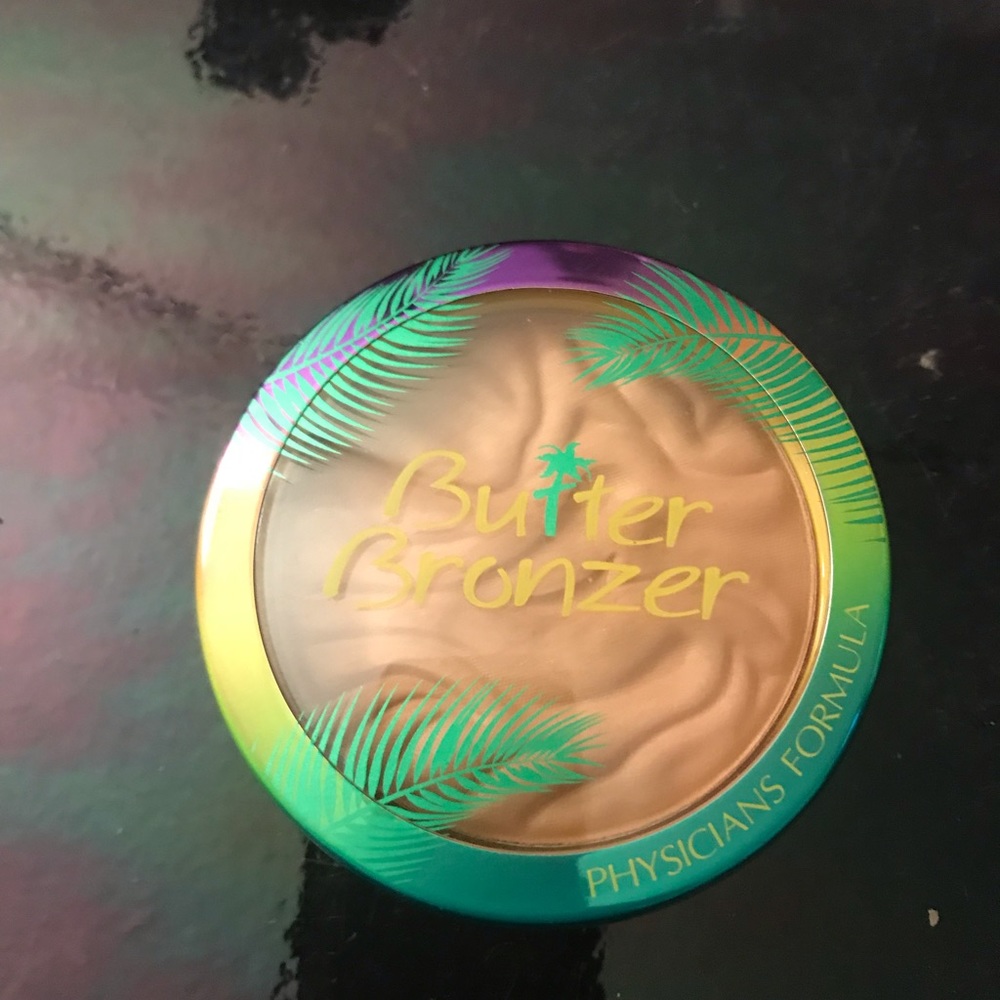 Physician’s  formula butter bronzer- light bronzer